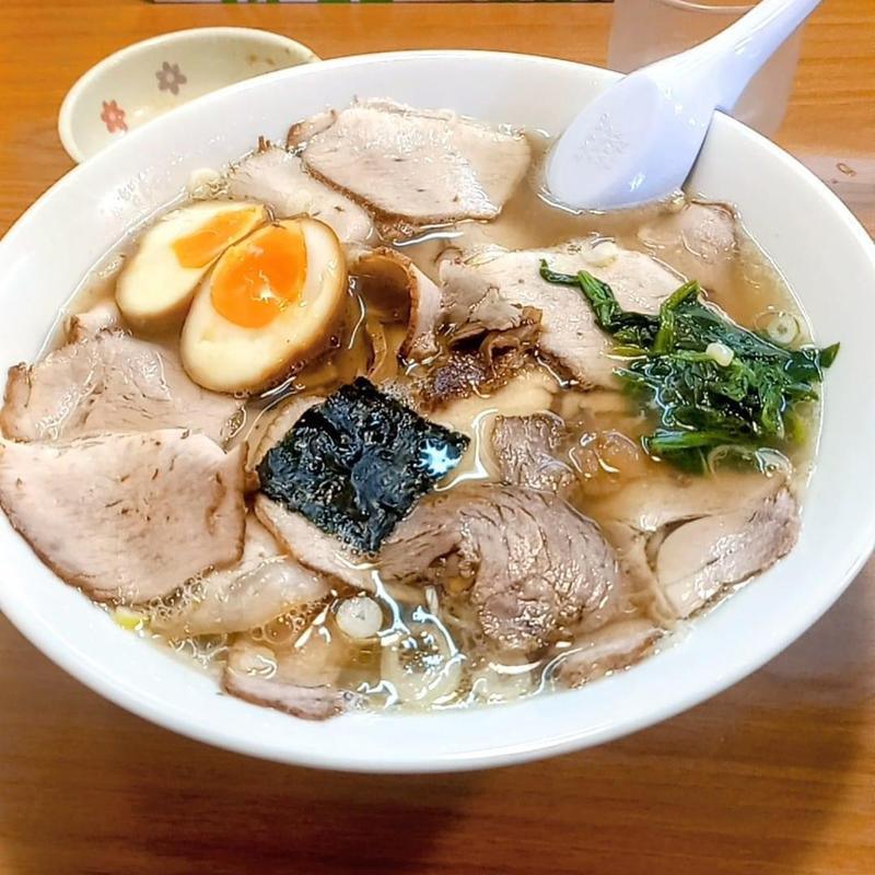 塩チャーシュー 大盛り 味玉 チャーシュー増し(らーめんヒグマ 小千谷本店)