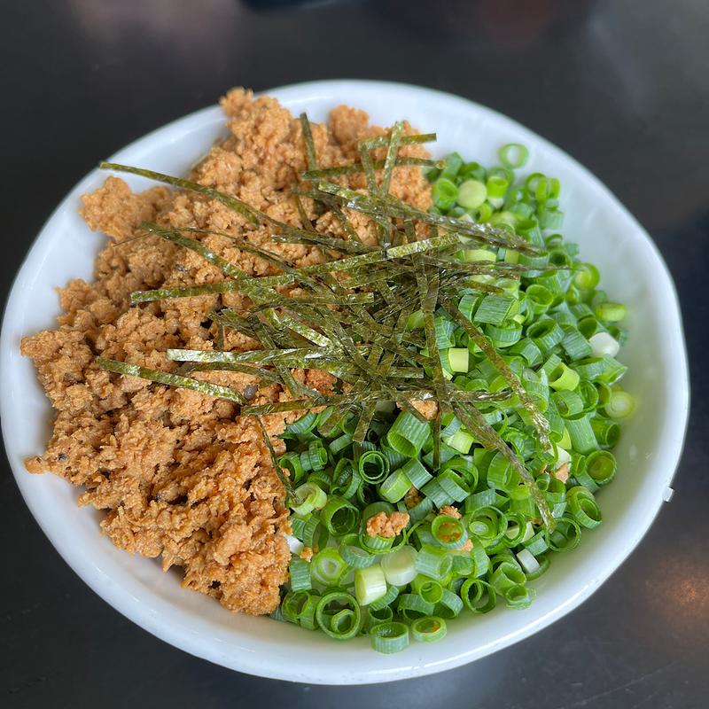 鶏そぼろ丼(麺辰 )