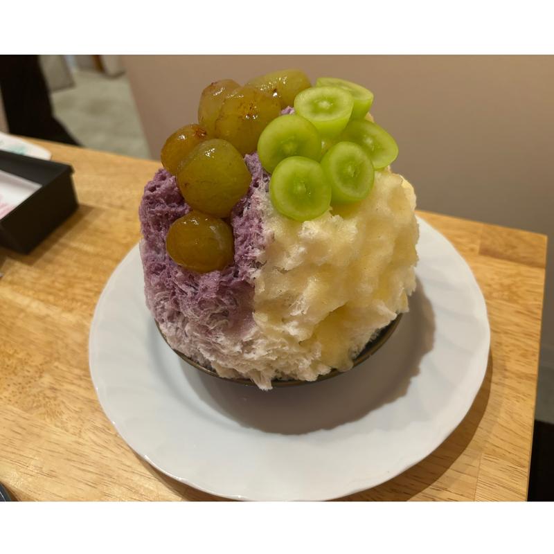 季節限定 生巨峰&生シャインマスカット梨ミルクあいがけ氷(ルカフェ プルミエール)