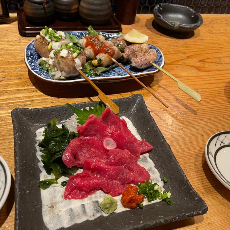 馬刺しと串物(炉端 ばんざい)