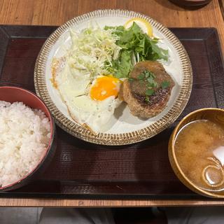 和風ハンバーグ定食(菊松食堂)