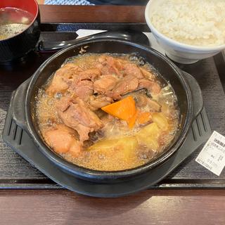 土鍋鶏煮込み定食 (骨なし)(楊銘宇黄燜鶏米飯 御徒町店)