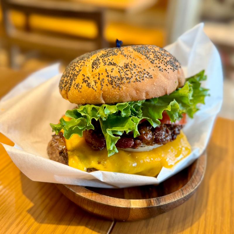 チリ厚切りチーズバーガー(クアアイナ 三井アウトレットパーク木更津店 （KUA AINA）)