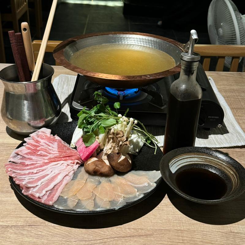 鶏と豚の欲張り鍋(居酒屋BOKU-BOKU)