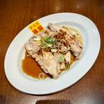ランチセットB 台湾蒸鶏セット 台湾ラーメン 塩(郭 政良 味仙 東京神田西口店)