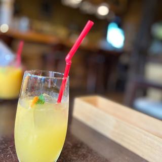 フルーツソーダ　オレンジ(Bistro Cafe Libro ビストロカフェリブロ)