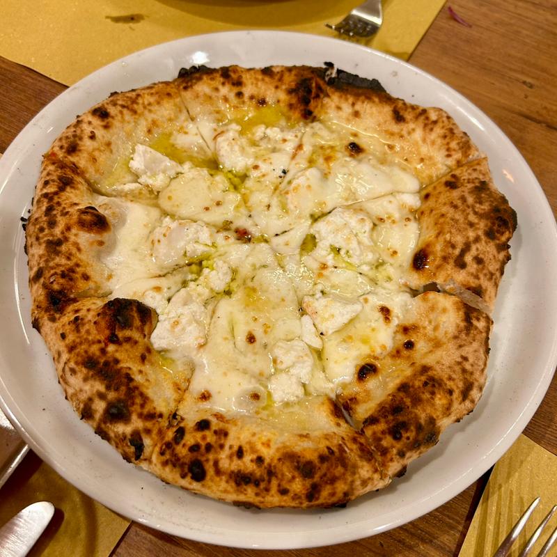 皆川牧場4種チーズ蜂蜜がけ(Casa della Pizza)