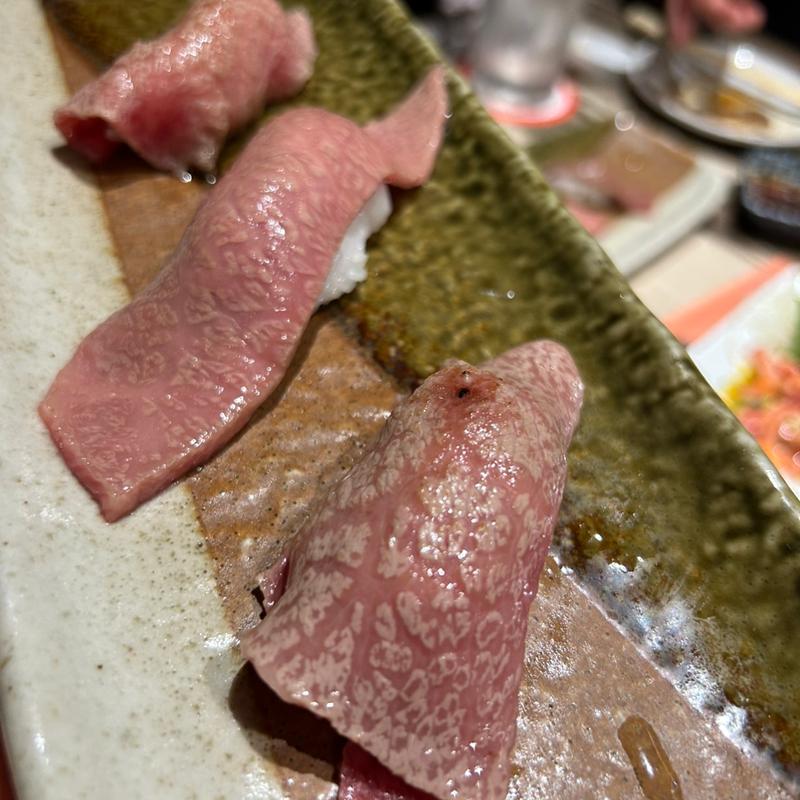 赤身希少部位三重にぎり(肉匠迎賓館 田原本店 （ニクショウゲイヒンカン）)