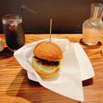 南州黒豚炭火焼きハンバーガーセット、ランチドリンク（アイスコーヒー）(ポークストック)