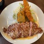 サーロインステーキ エビフライ(洋食喫茶さかえ)