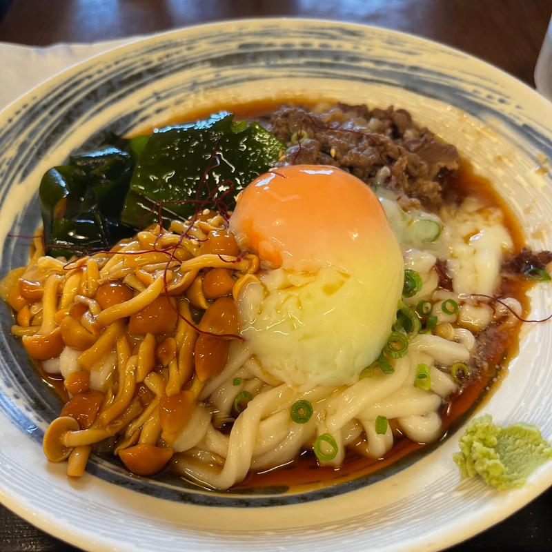 肉ぷっかけうどん(麺や ほり野 麺工房、ほり野のカレーパン)