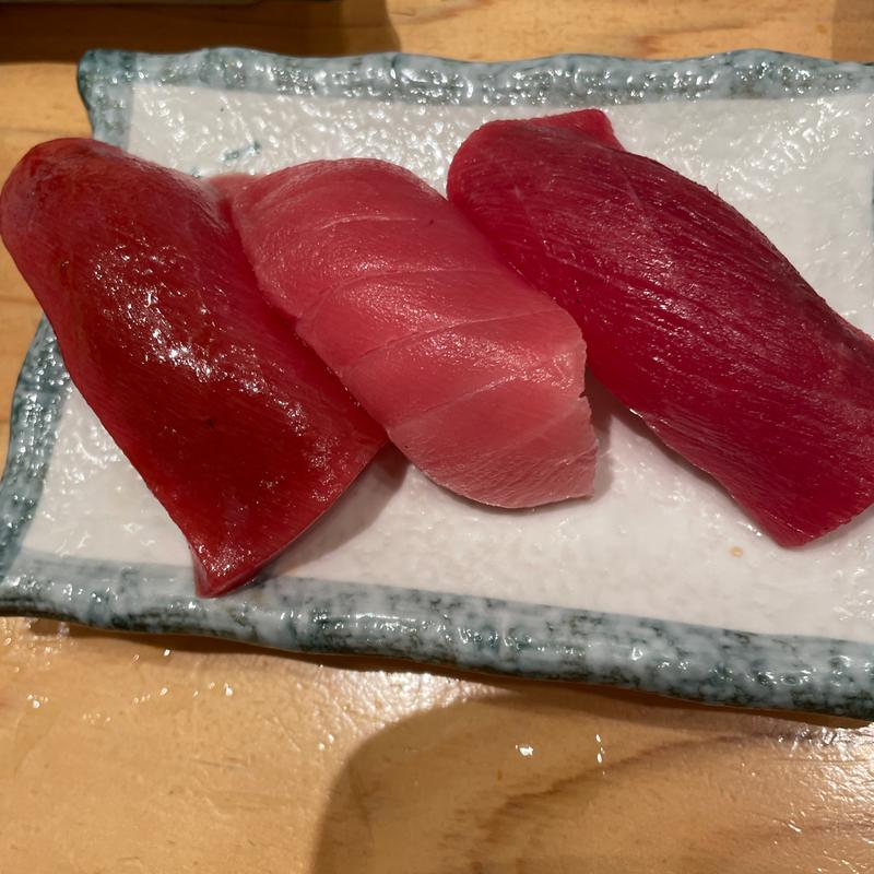 本マグロ三味(すし酒場 さしす KITTE博多店)