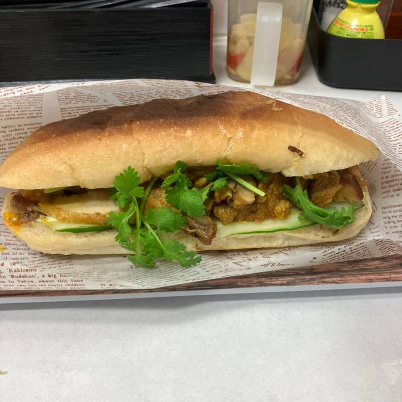 スペシャル Mix バインミー(Oishi Việt Food)