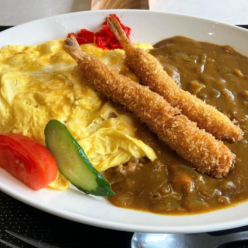 エビフライオムカレー(日の出ドライブイン )