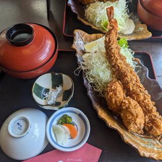  特大海老フライとカニクリームコロッケ定食(和むら総本店)