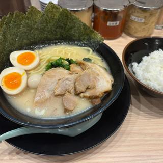 塩MAXラーメン(横浜家系ラーメン こころ家)