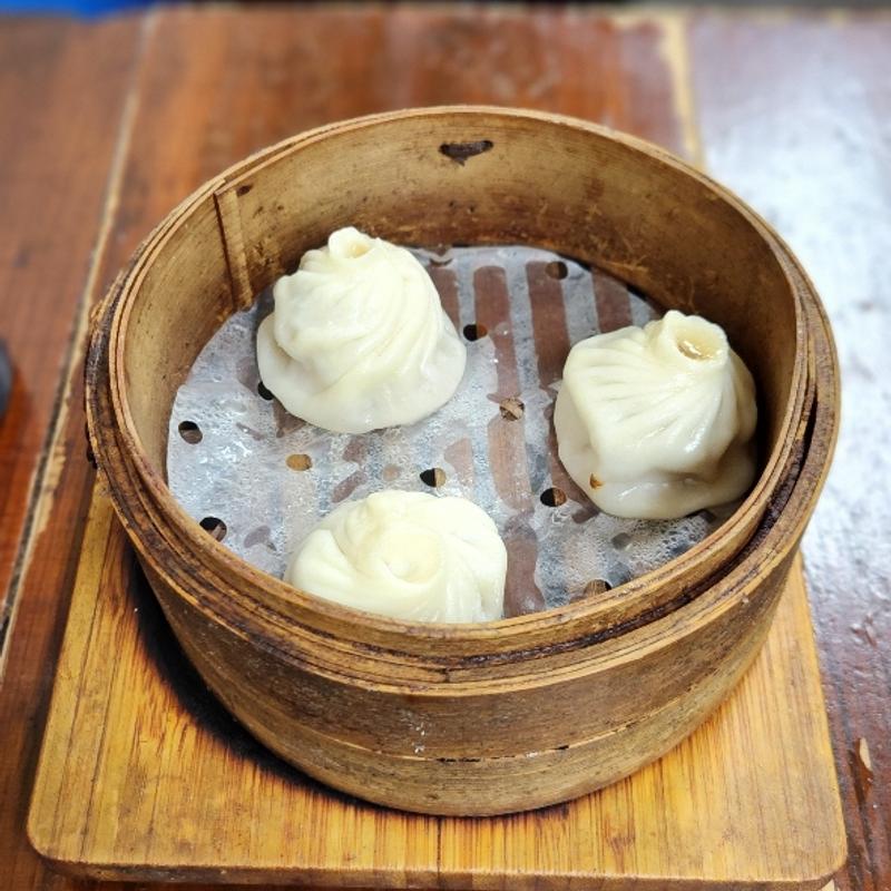 小籠包(3個)(餃子屋 満園 三宮店（2号店）)