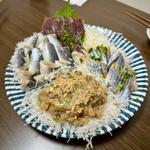 刺身盛り合わせ(酢〆いわし、さんま、馬刺し、あじのなめろう)(ベルクス 東墨田店)