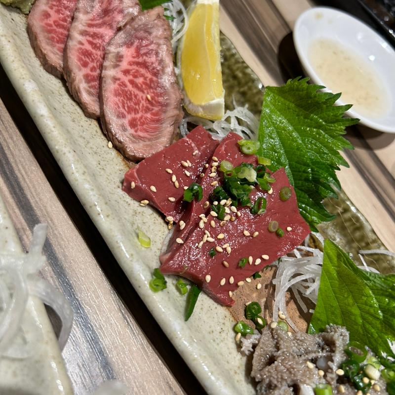 赤身三種盛合わせ(肉匠迎賓館 田原本店 （ニクショウゲイヒンカン）)