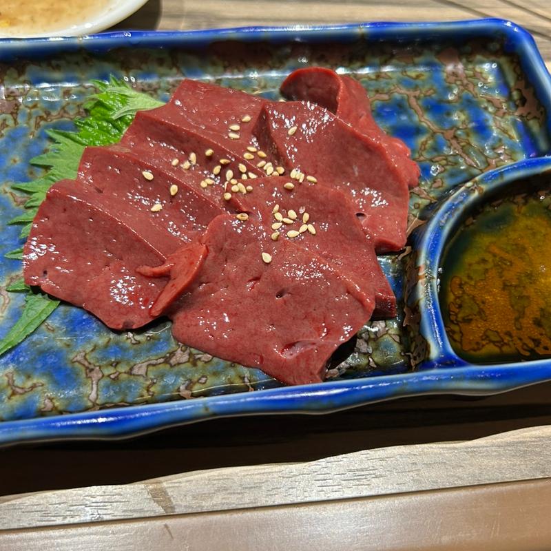 特選レバー（塩胡麻油添え）(肉匠迎賓館 田原本店 （ニクショウゲイヒンカン）)