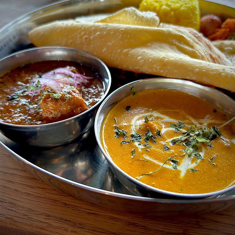 バターチキンカレー＆ポークヴィンダルカレー(カレーラボラトリー 笑夢 かわまちてらす店)