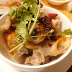 鶏足とレモングラス浸る