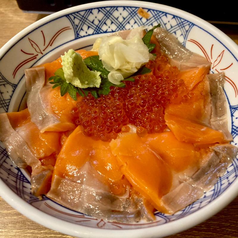 サーモンといくらの親子丼(磯丸水産 両国西口店)