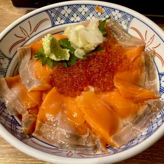 サーモンといくらの親子丼(磯丸水産 両国西口店)