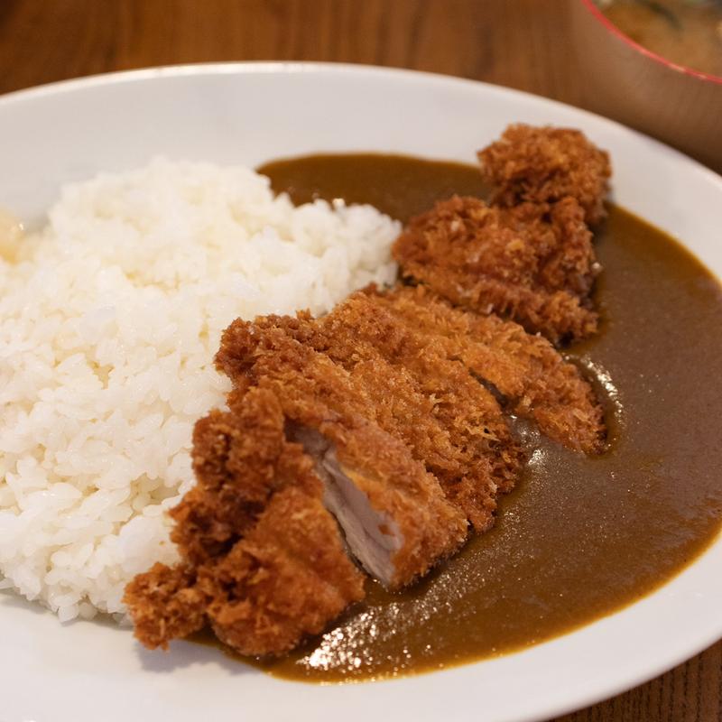 洋食屋のすごいカレー+チキンカツ(洋食のオーニシ)