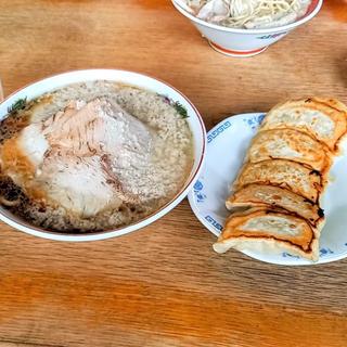 五目チャーシュー麺 中盛 中油 餃子(中華亭 )