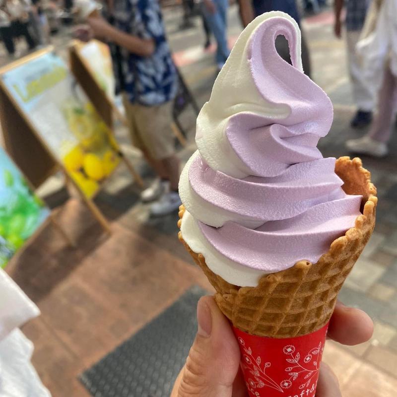 巨峰生乳MIXソフトクリーム(談合坂SA(上り)ショッピングコーナー)