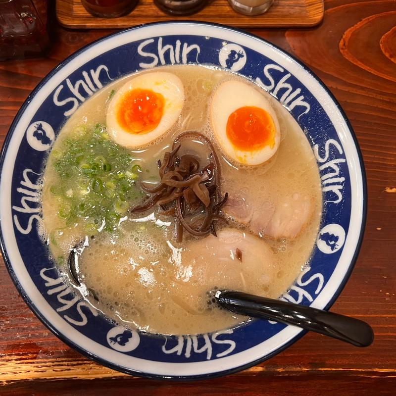 煮玉子入りラーメン(博多らーめん　Shin Shin　しんしん)