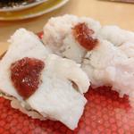 湯引きハモ梅肉のせ