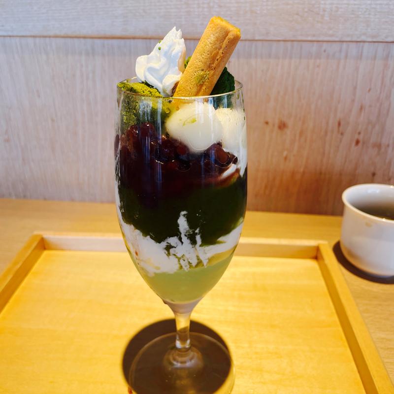 抹茶パフェ(カフェ&バー 茶茶)