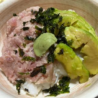 まぐろアボガド丼