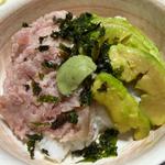 まぐろアボガド丼