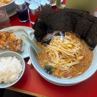 ネギ味噌ラーメン 中盛り 海苔(ラーメン山岡家 半田店)