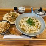 小海老のかき揚げうどん　かしわ飯　小
