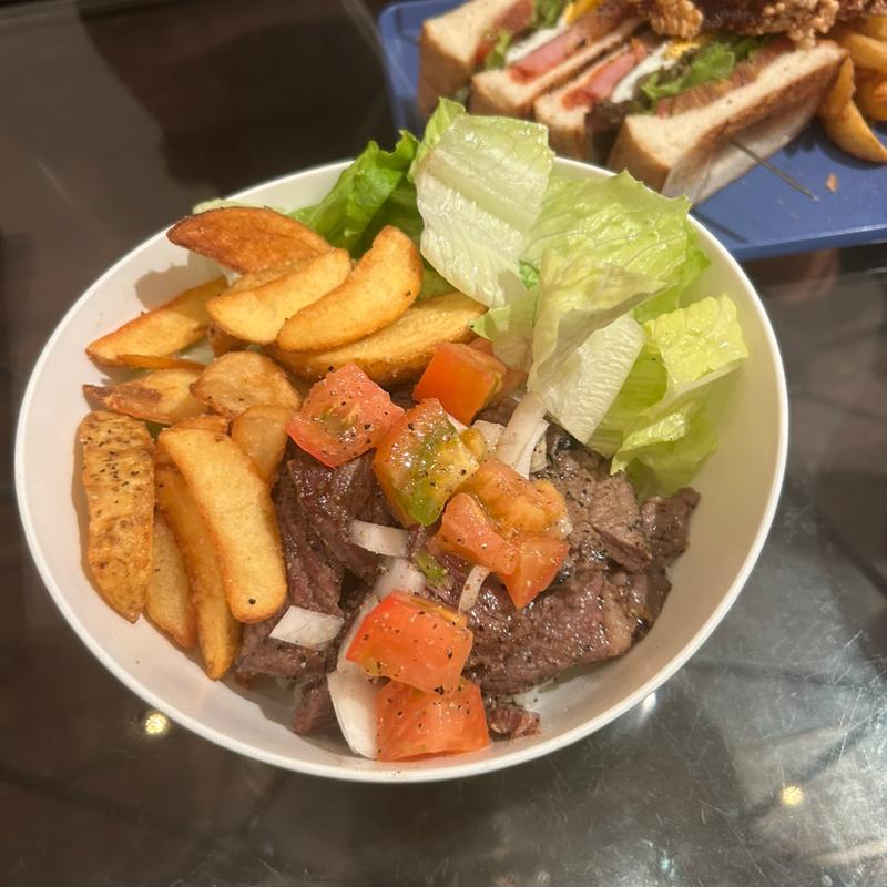 ビーフステーキチョレギ丼(300g)(エヌオーエヌハンバーガーカフェ （NON HAMBURGER CAFE）)
