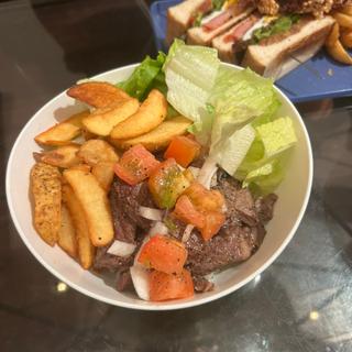 ビーフステーキチョレギ丼(300g)(エヌオーエヌハンバーガーカフェ （NON HAMBURGER CAFE）)