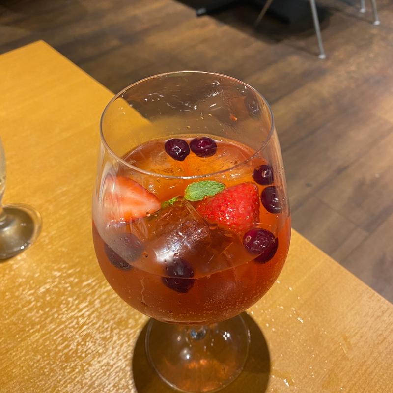 REDジントニック(肉が旨いカフェ NICK STOCK ムスブ田町店)