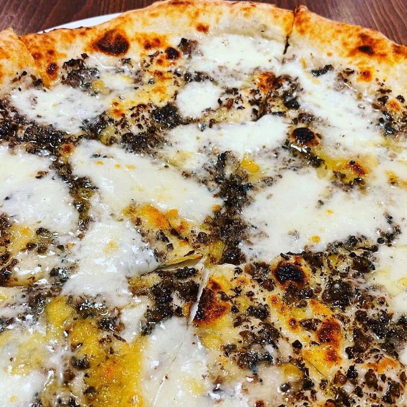 ピッツァ タルトゥファータ(ピザヤ ショーチャン)