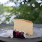 スフレチーズケーキ ブルーベリーのソース