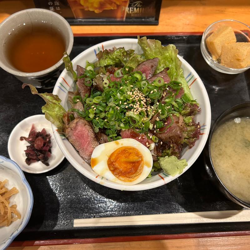 牛モモ ステーキ丼(蔵馬)