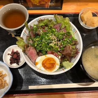 牛モモ ステーキ丼(蔵馬)