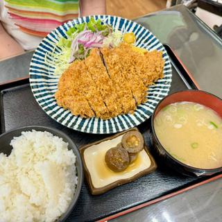 トンカツ定食