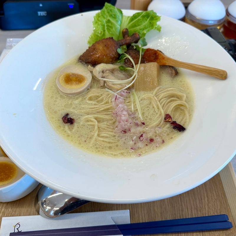 タンドリーチキン鶏白湯(鶏塩麺 リオン)
