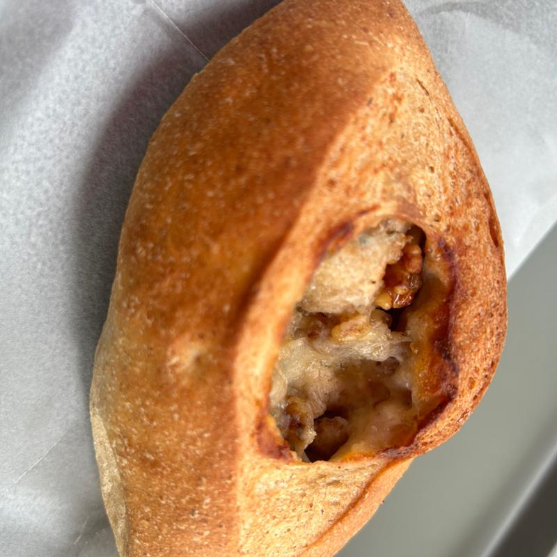 ゴルゴンゾーラとクルミ(パン工房　西山壮)