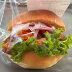 ドライトマトの照り焼きチキンバーガー