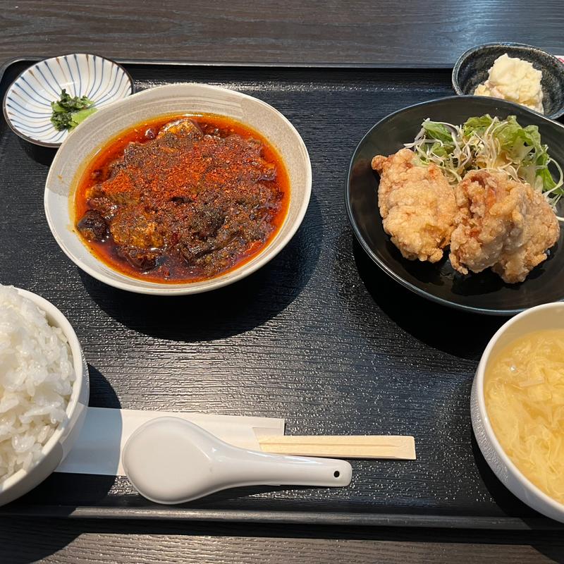 麻婆ハーフ＆唐揚げハーフ（超激辛）(居酒屋 籠)